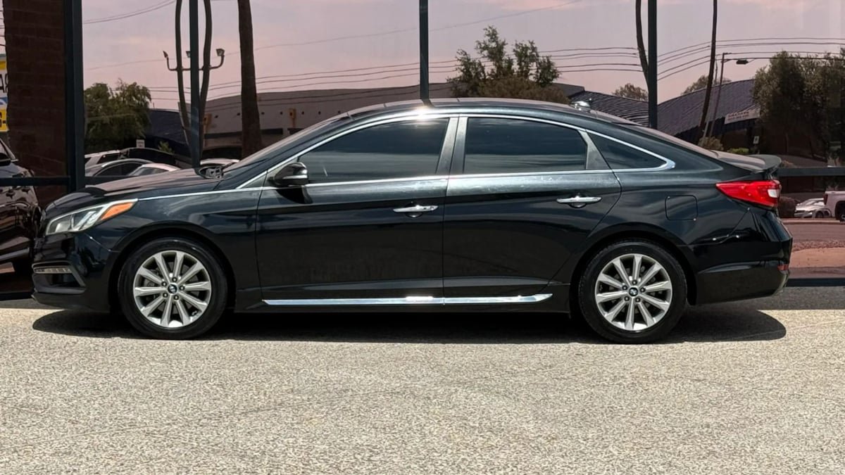 Used 2017 Hyundai Sonata Limited w/ Ultimate Package 04 FWD image 4