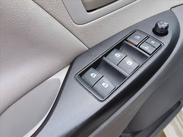 Used 2019 Toyota Sienna L FWD image 9