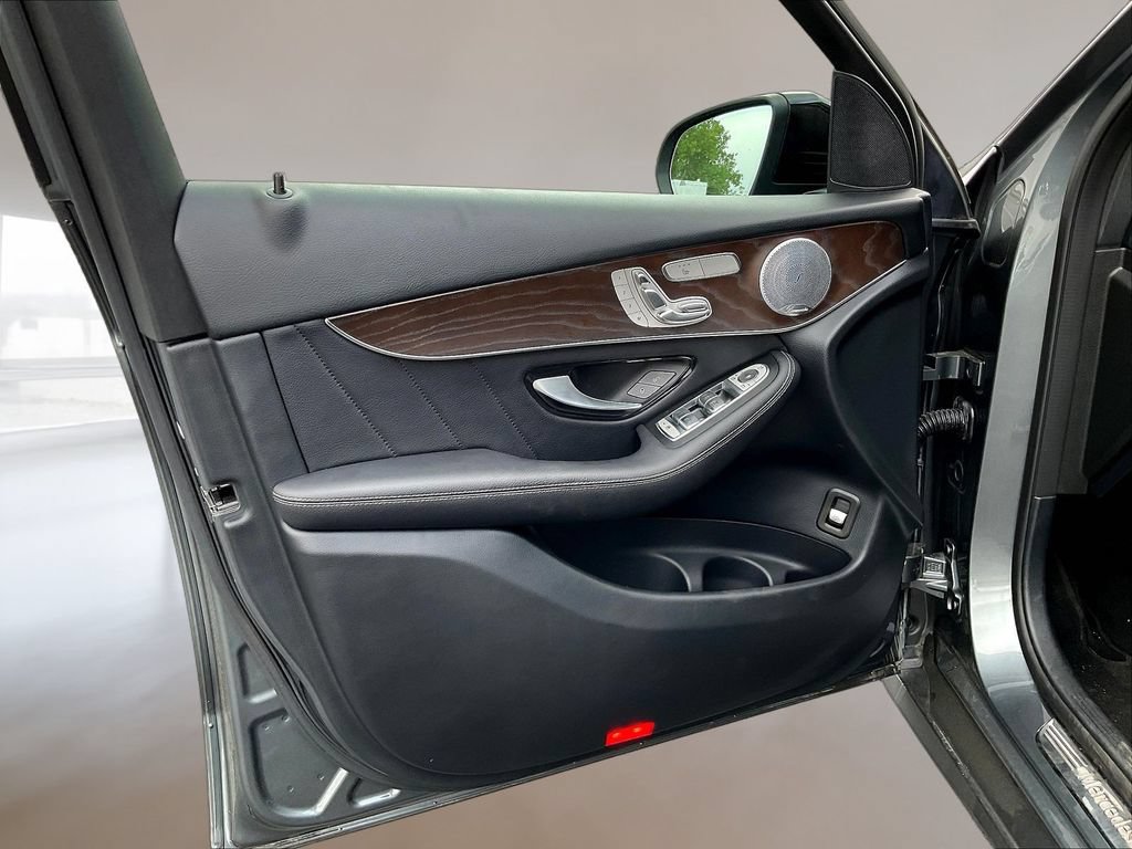 Used 2019 Mercedes-Benz GLC 300 4MATIC image 19