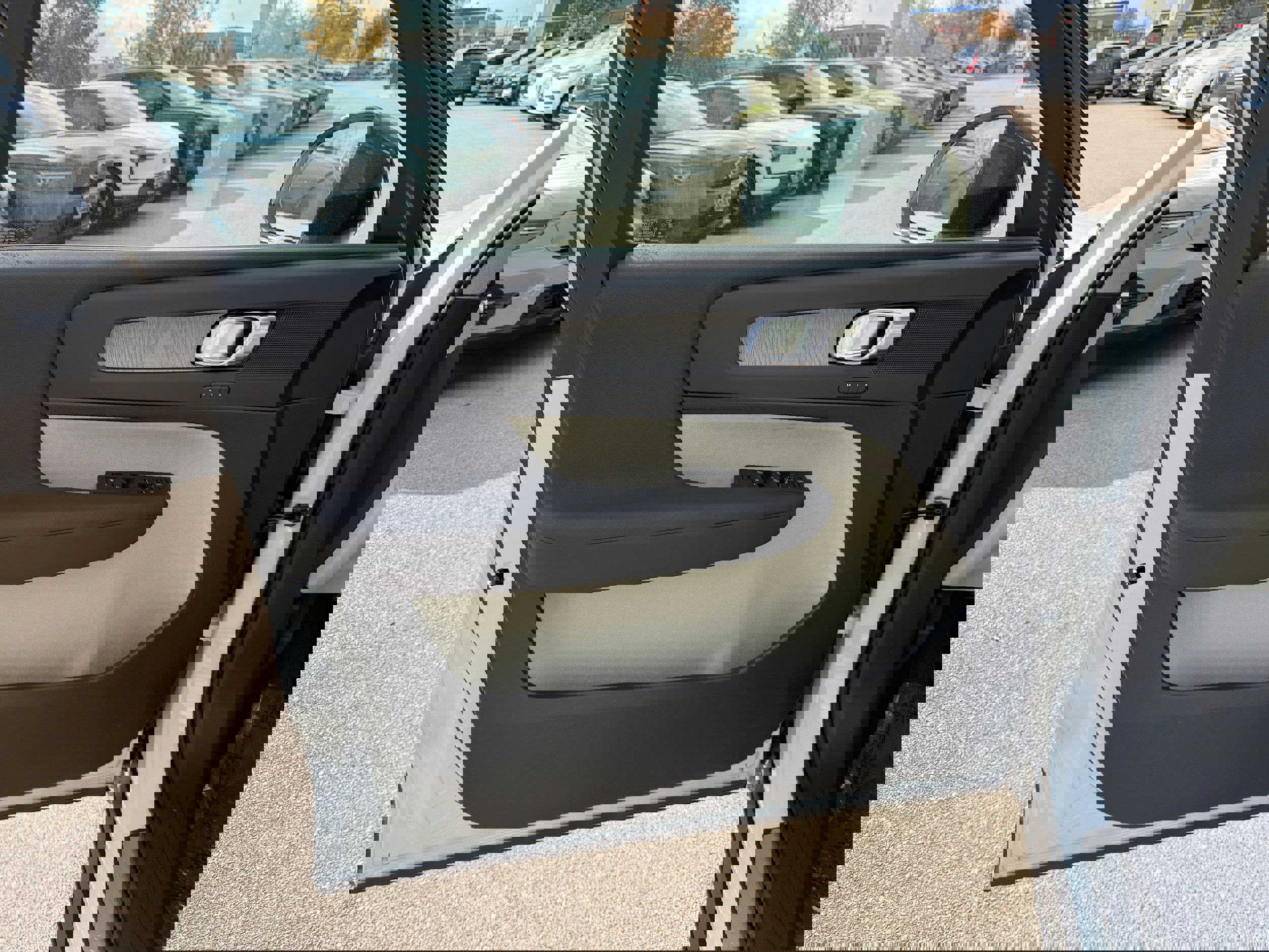 New 2026 Volvo XC40 B4 Plus w/ Protection Package Premier image 15