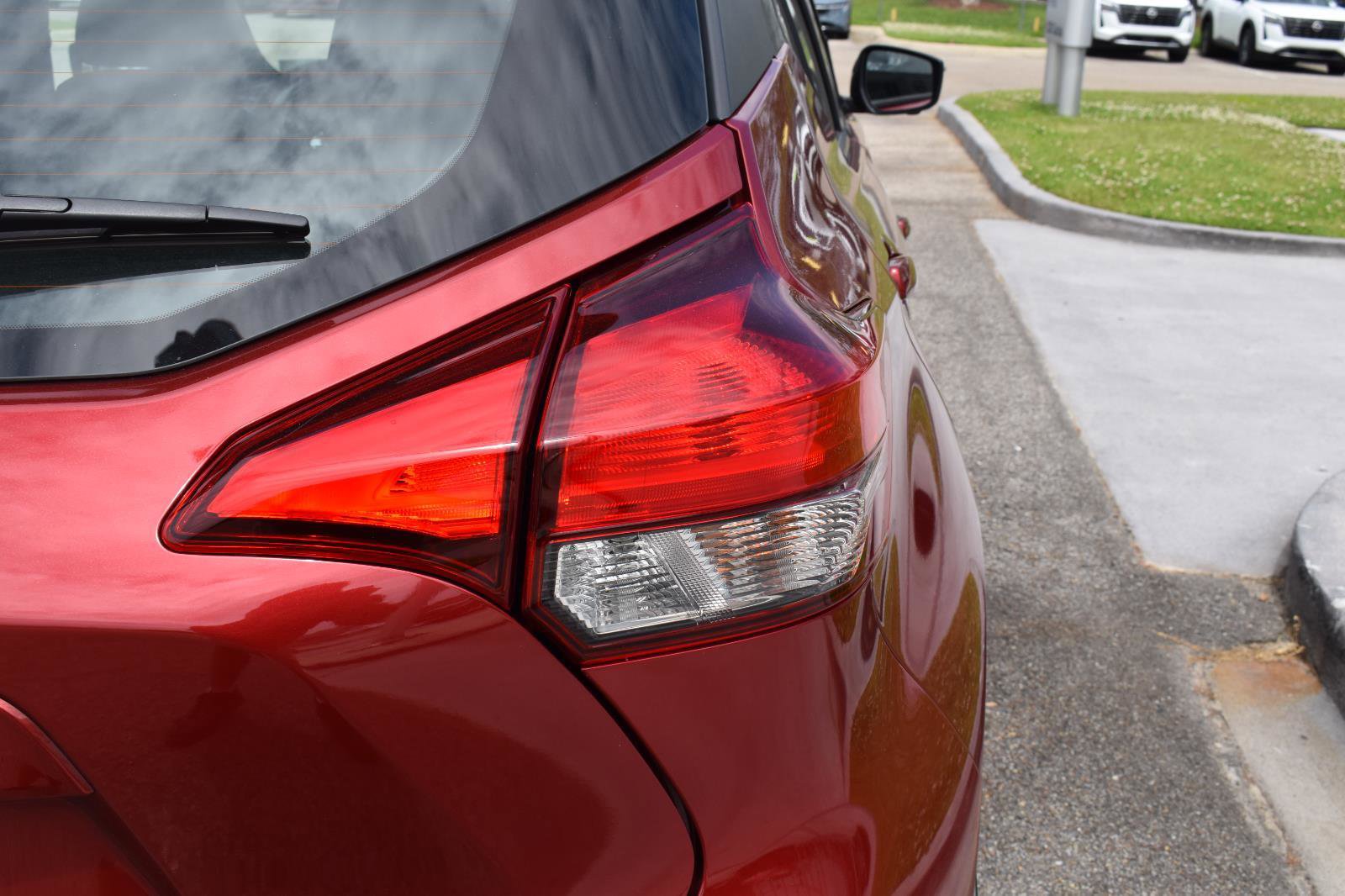 Used 2020 Nissan Kicks SR image 11