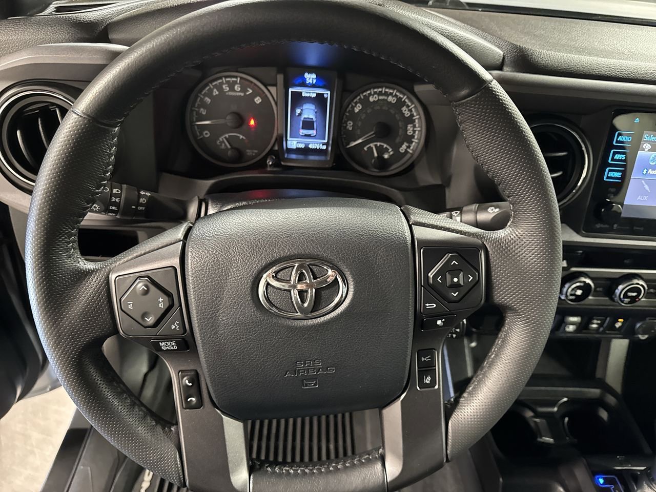 Used 2018 Toyota Tacoma TRD Off-Road AWD/4WD image 25