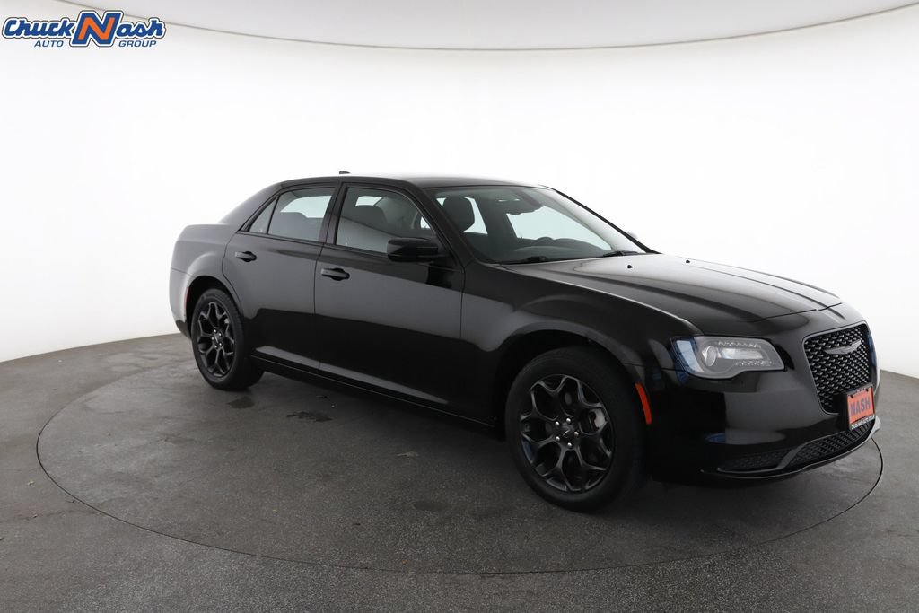 Used 2022 Chrysler 300 Touring w/ Sport Appearance Package AWD/4WD image 2