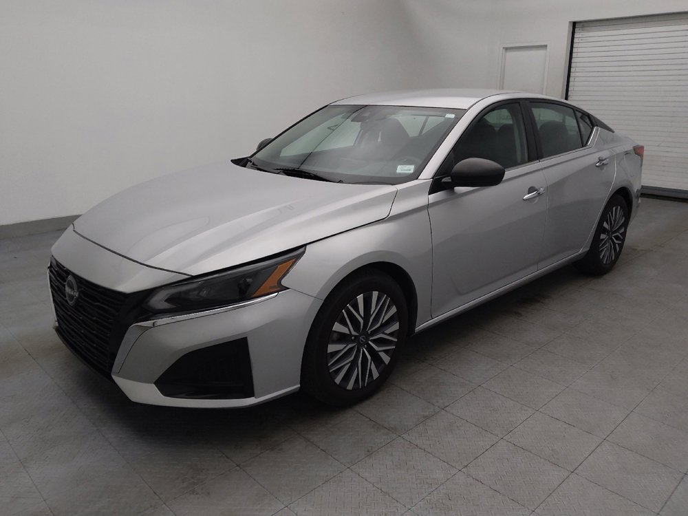 Used 2024 Nissan Altima 2.5 SV image 2