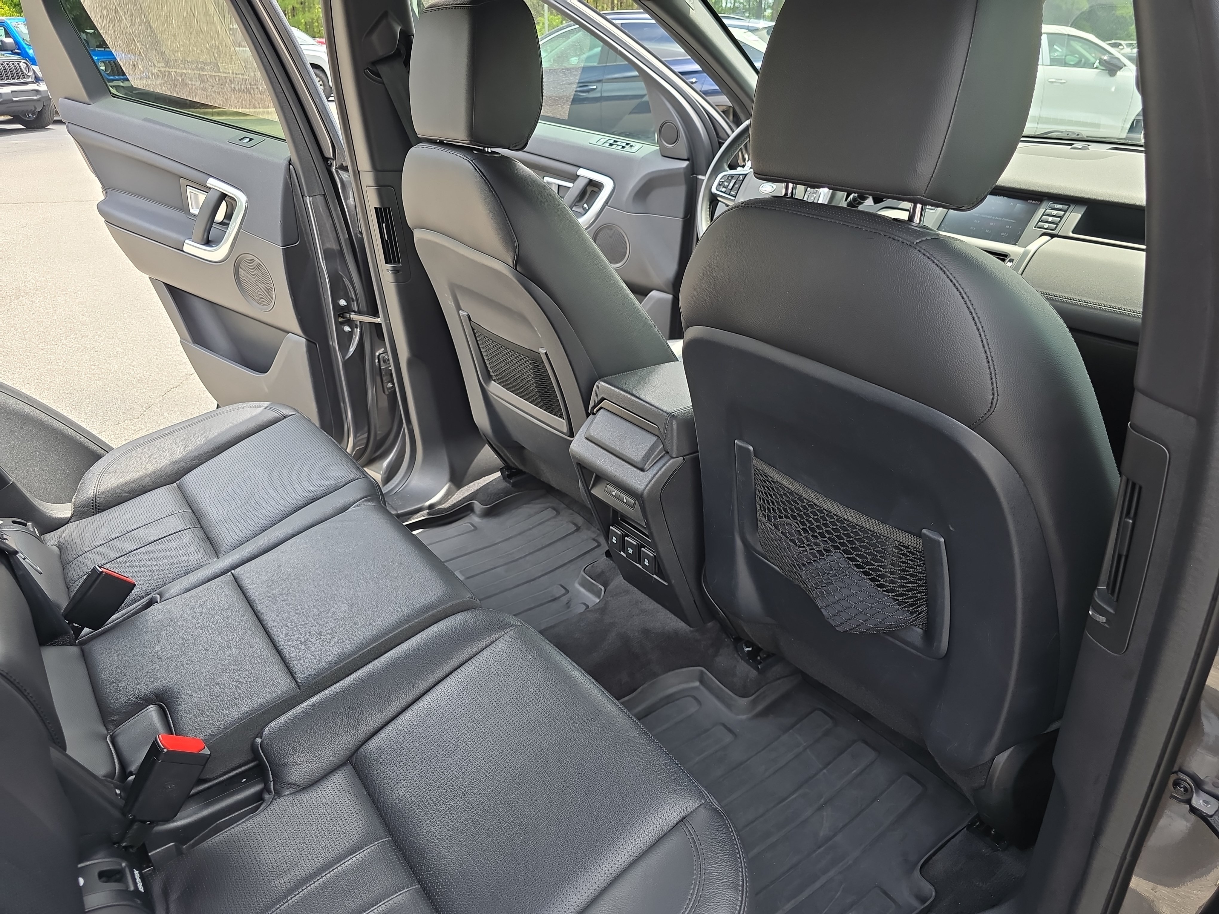Used 2019 Land Rover Discovery Sport AWD/4WD image 11
