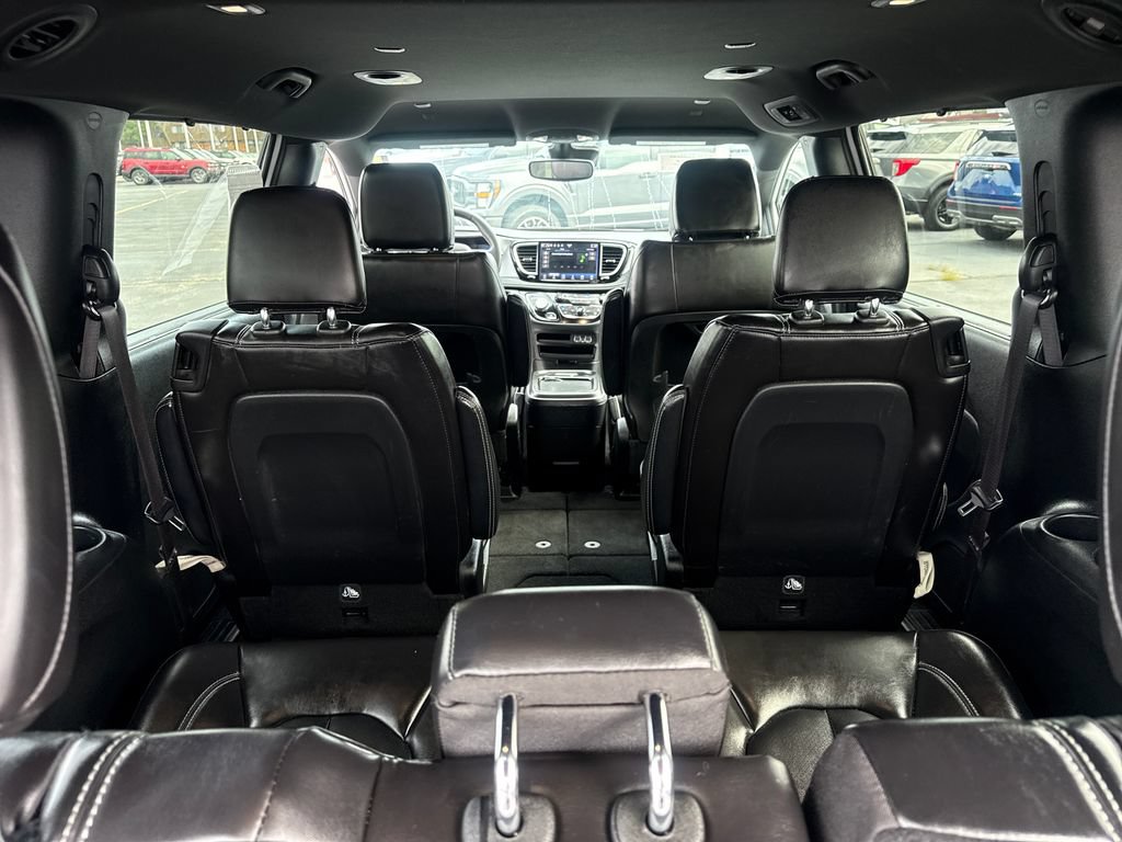 Used 2024 Chrysler Pacifica Touring-L w/ S Appearance Package AWD/4WD image 15