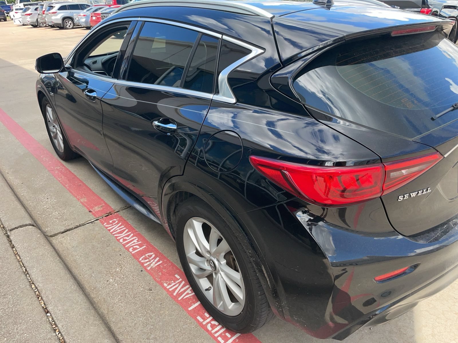 Used 2018 INFINITI QX30 FWD image 6