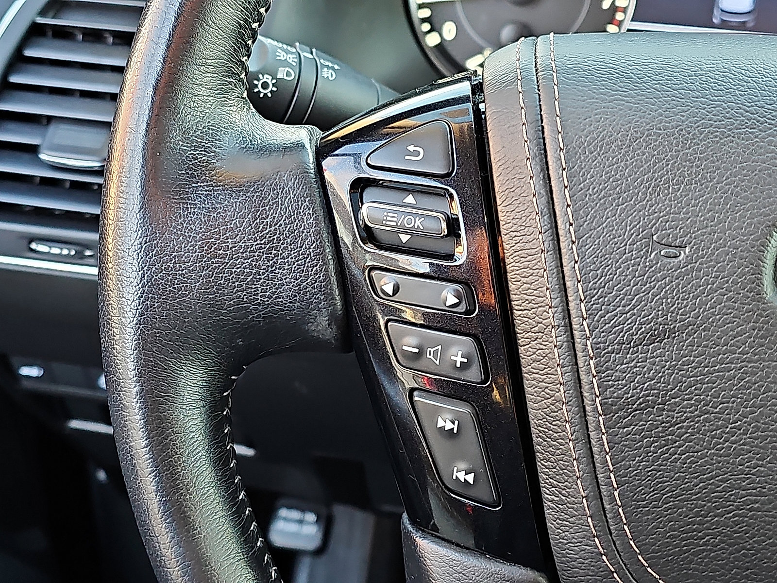 Certified 2022 Nissan Armada Platinum w/ Captain's Chairs Package image 26