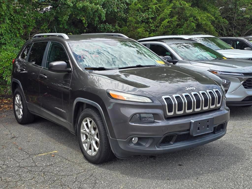 Used 2014 Jeep Cherokee Latitude w/ Cold Weather Group FWD image 10