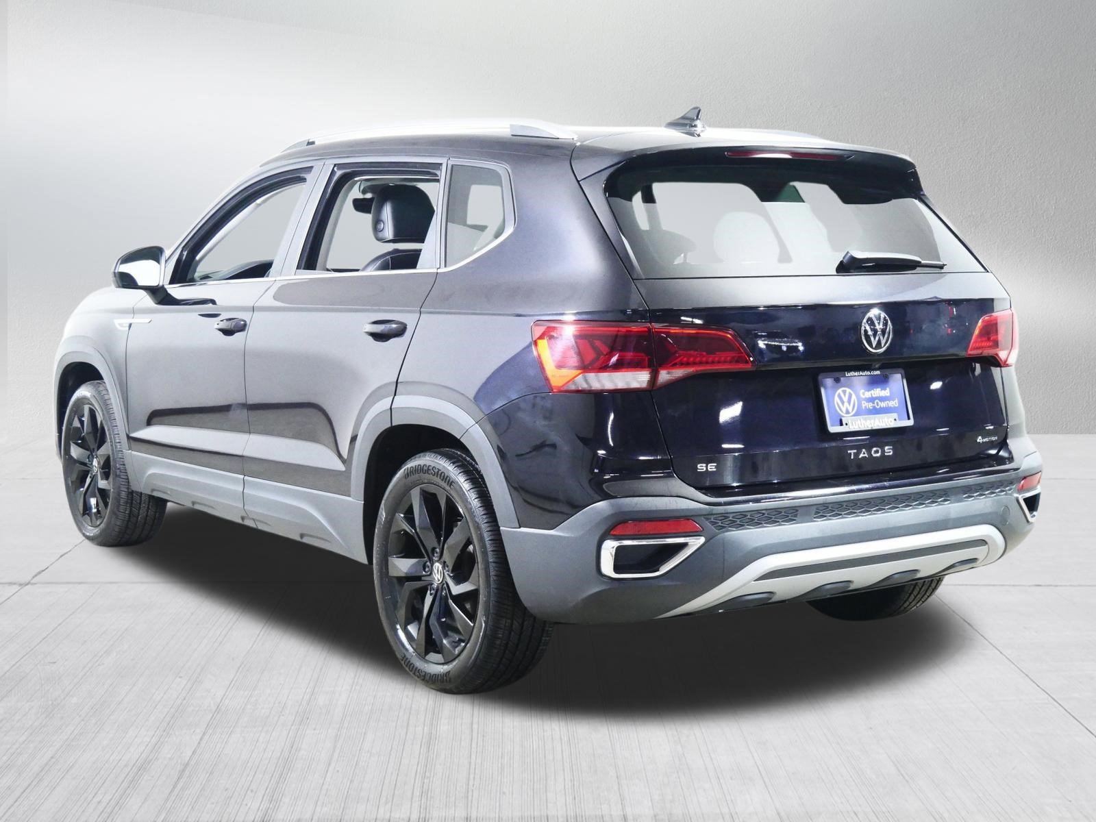 Certified 2022 Volkswagen Taos SE w/ Panoramic Sunroof Package image 5