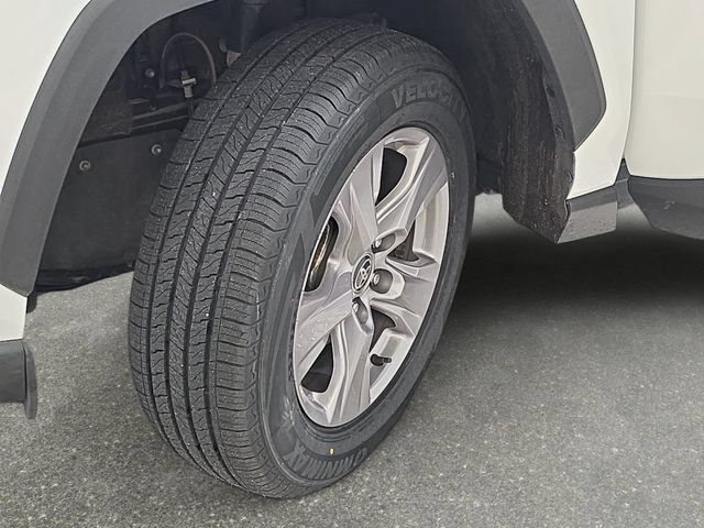 Certified 2025 Toyota RAV4 XLE AWD/4WD image 28
