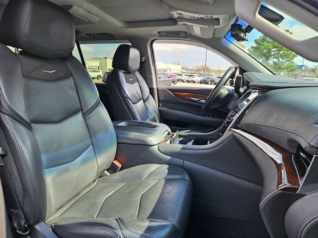 Used 2019 Cadillac Escalade Luxury AWD/4WD image 19