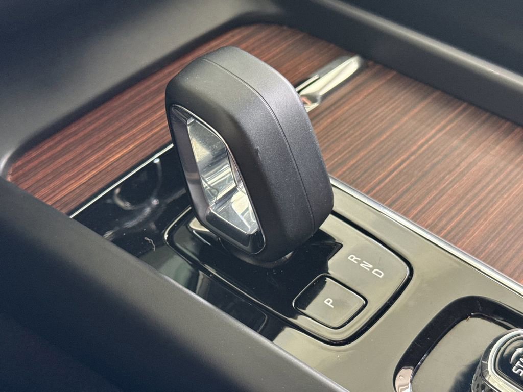 Certified 2023 Volvo XC60 B5 Plus AWD/4WD image 21