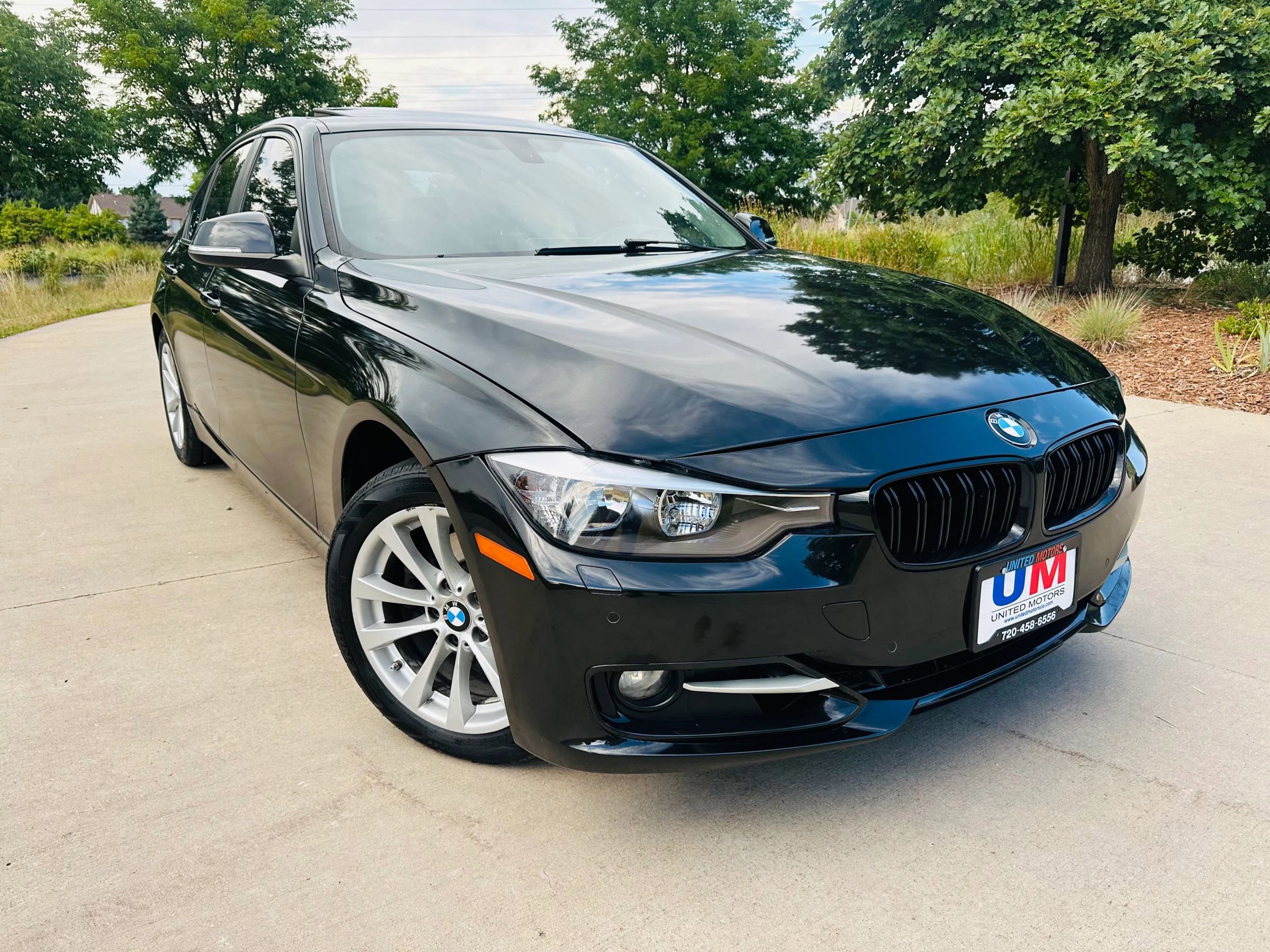 Used 2017 BMW 320i xDrive Sedan w/ Driver Assistance Package image 1