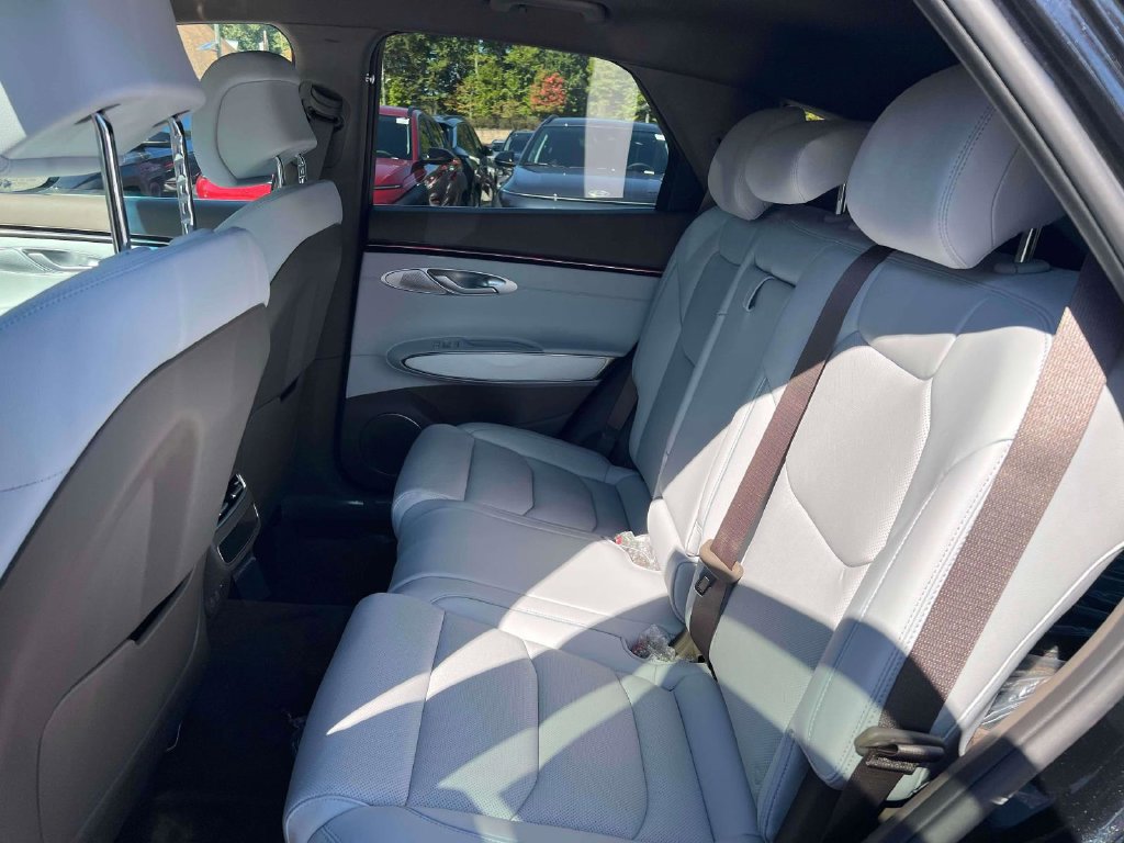 New 2027 Genesis GV70 2.5T Advanced AWD/4WD image 11