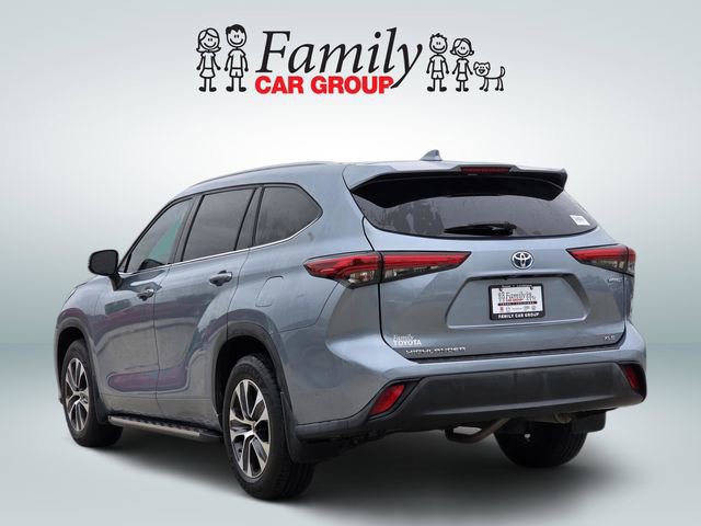 Used 2022 Toyota Highlander XLE FWD image 3