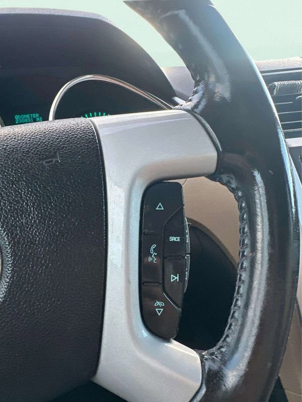 Used 2012 Chevrolet Traverse LTZ AWD/4WD image 30