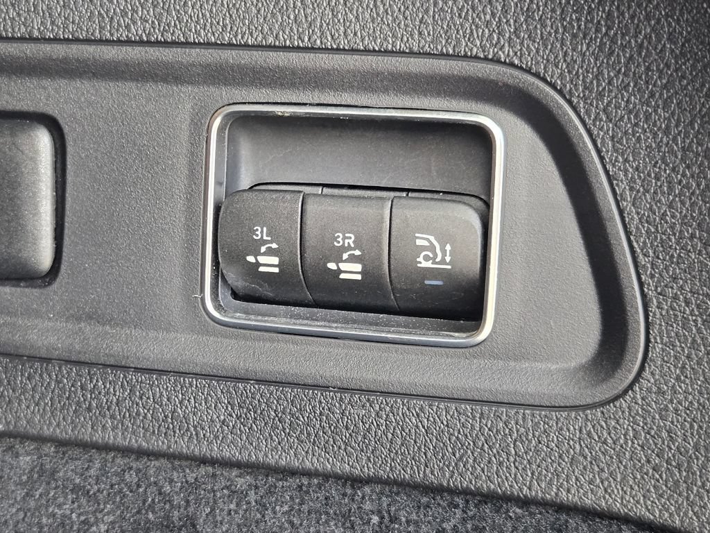Used 2025 Mercedes-Benz GLS 450 4MATIC image 9
