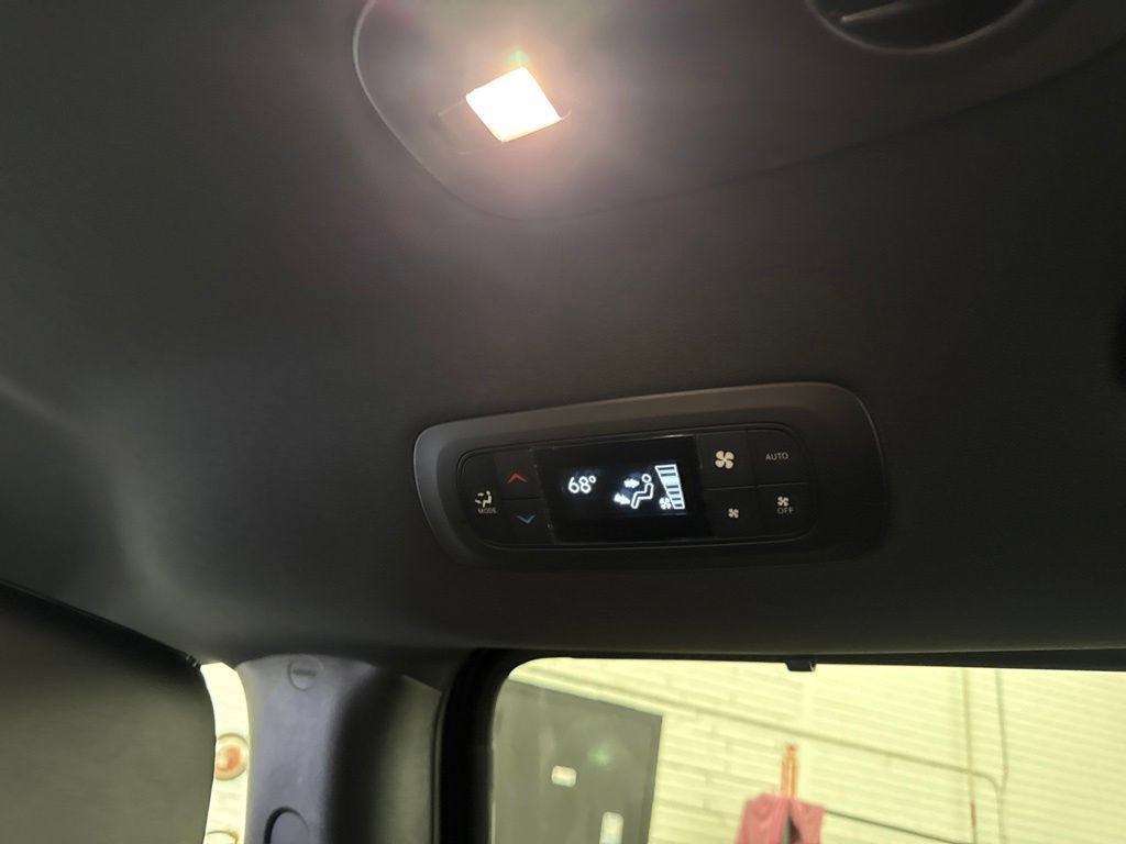 Used 2026 Chrysler Pacifica Select FWD image 21