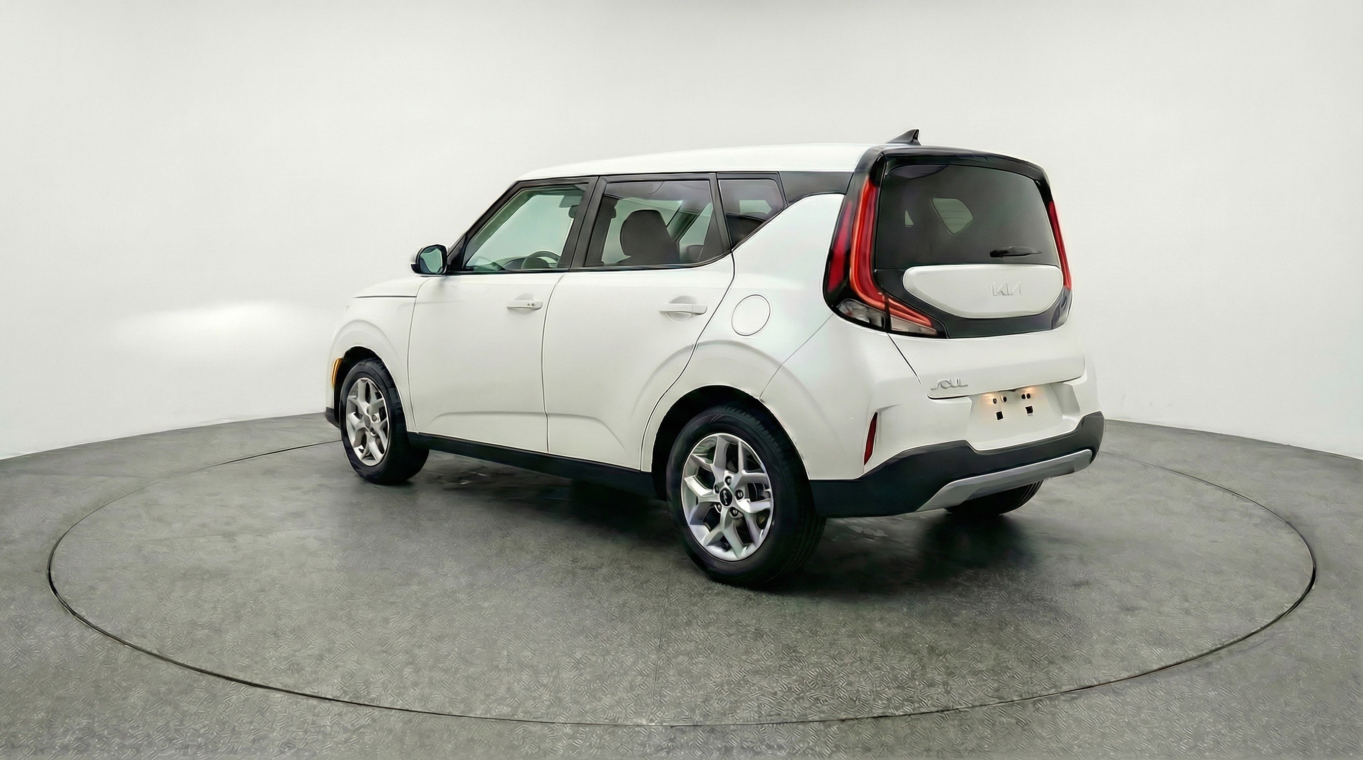Used 2025 Kia Soul LX w/ LX Technology Package FWD image 6
