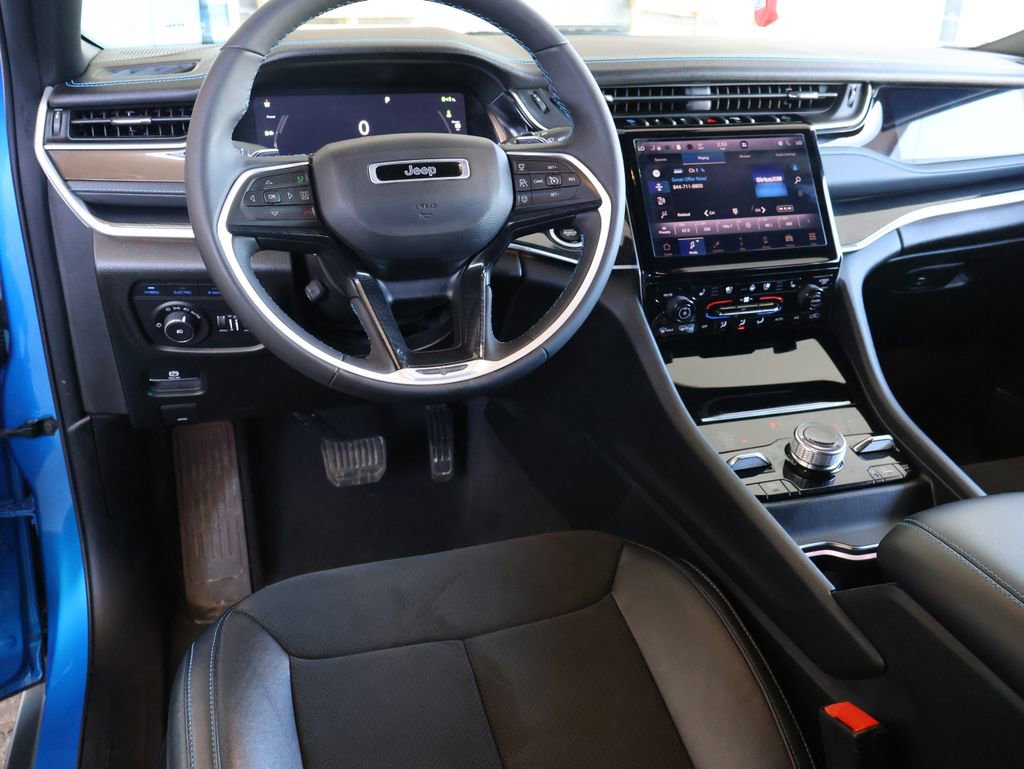 Used 2024 Jeep Grand Cherokee Trailhawk w/ Luxury Tech Group III AWD/4WD image 24