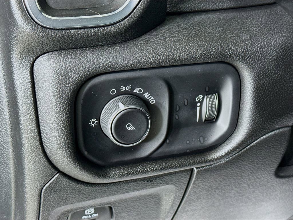 Used 2024 RAM 1500 Laramie image 9