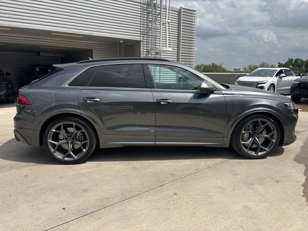 Certified 2025 Audi RS Q8 performance AWD/4WD image 4