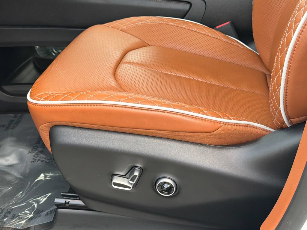 Used 2024 Chrysler Pacifica Pinnacle AWD/4WD image 22