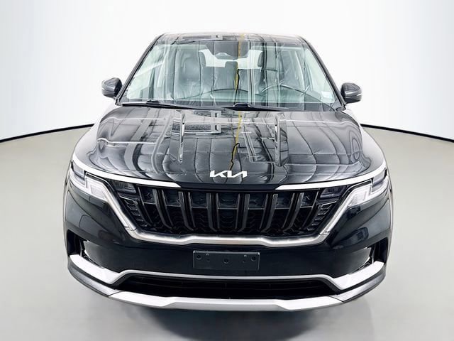 Used 2023 Kia Carnival LX FWD image 2
