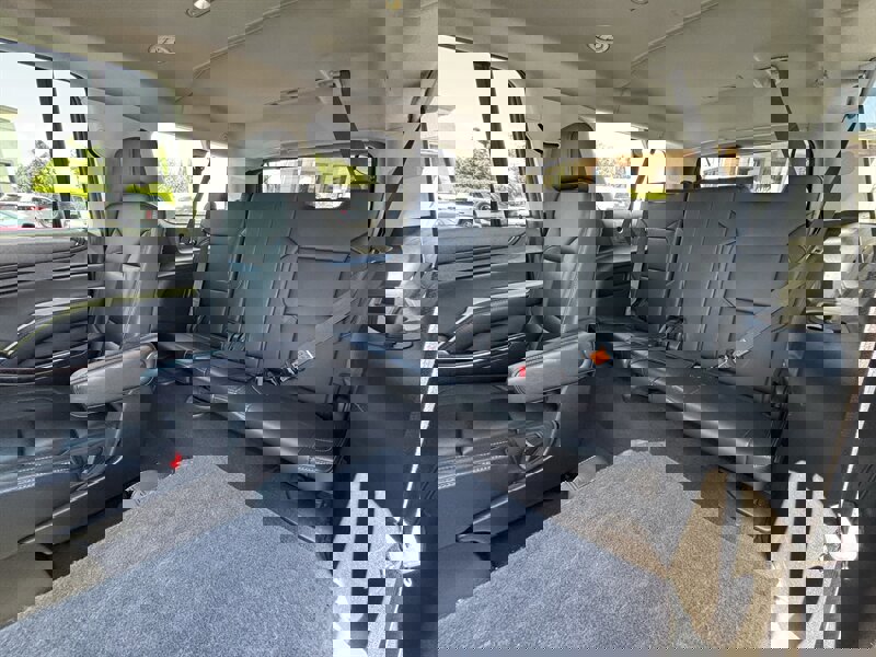 Used 2019 Chevrolet Suburban LT w/ Luxury Package image 13