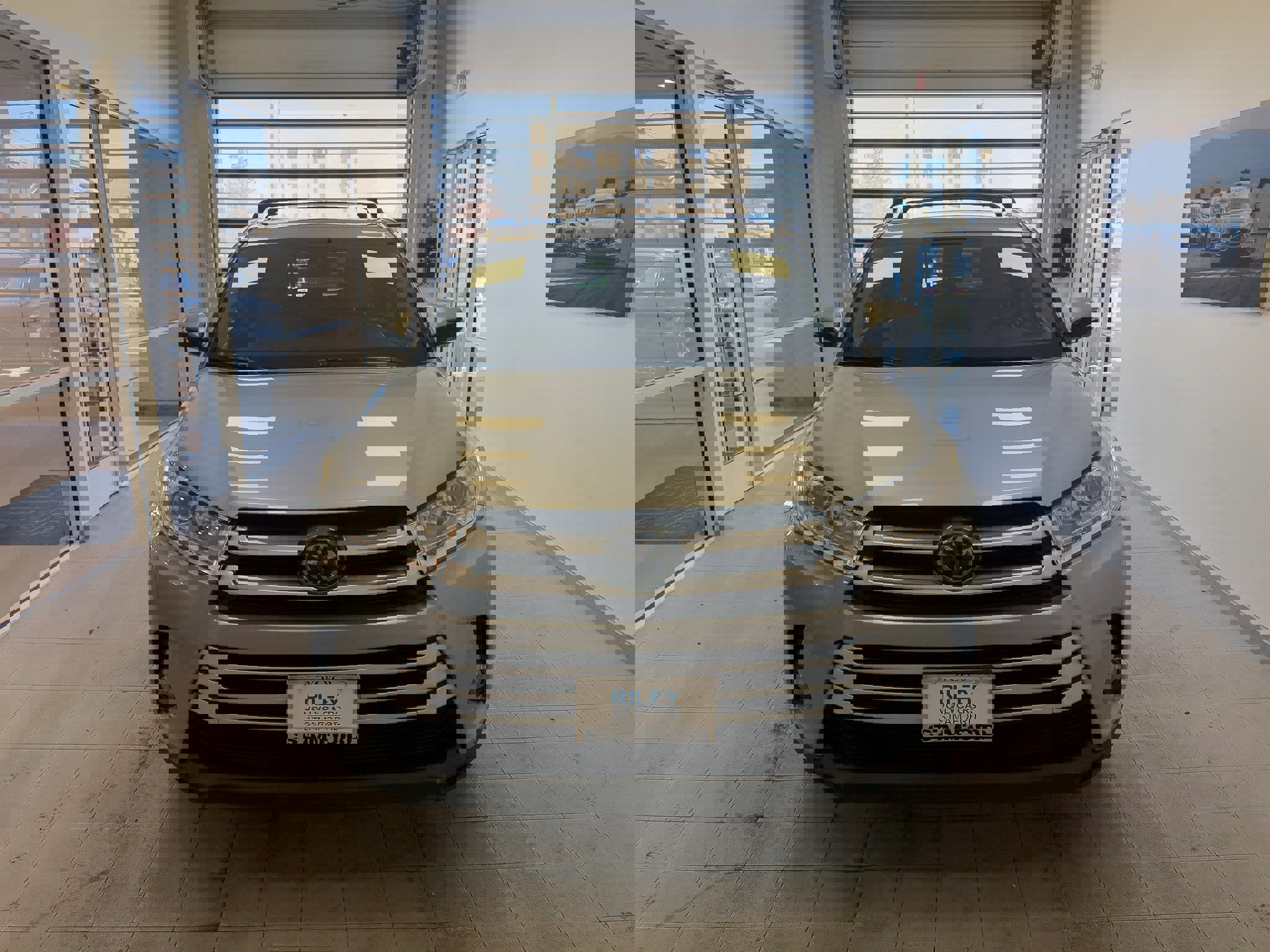 Used 2017 Toyota Highlander SE image 2