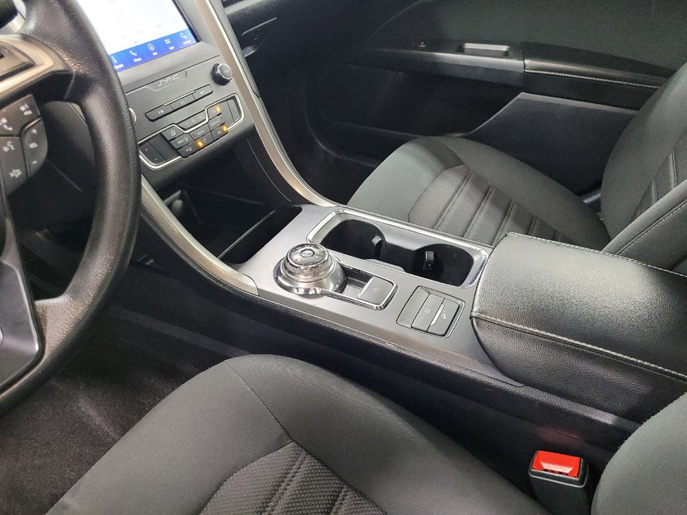 Used 2020 Ford Fusion SE image 26