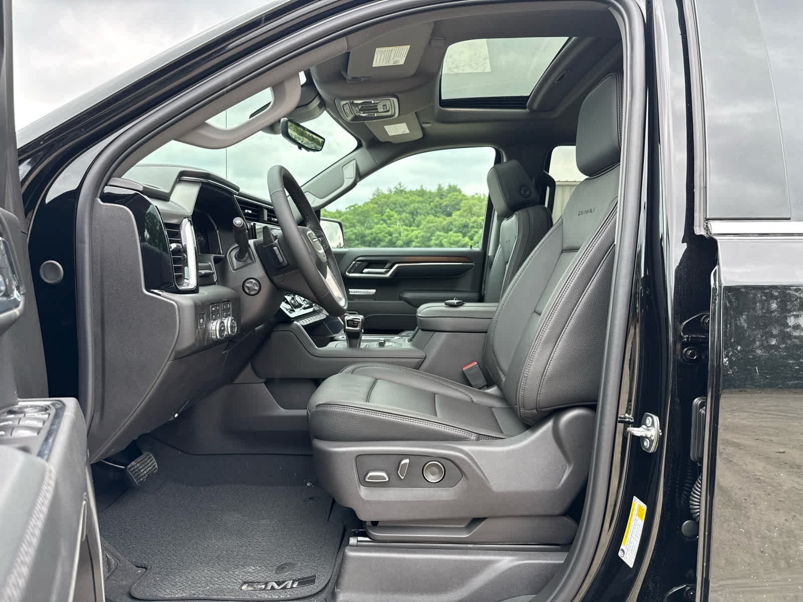 New 2026 GMC Sierra 1500 Denali w/ Denali Reserve Package AWD/4WD image 13