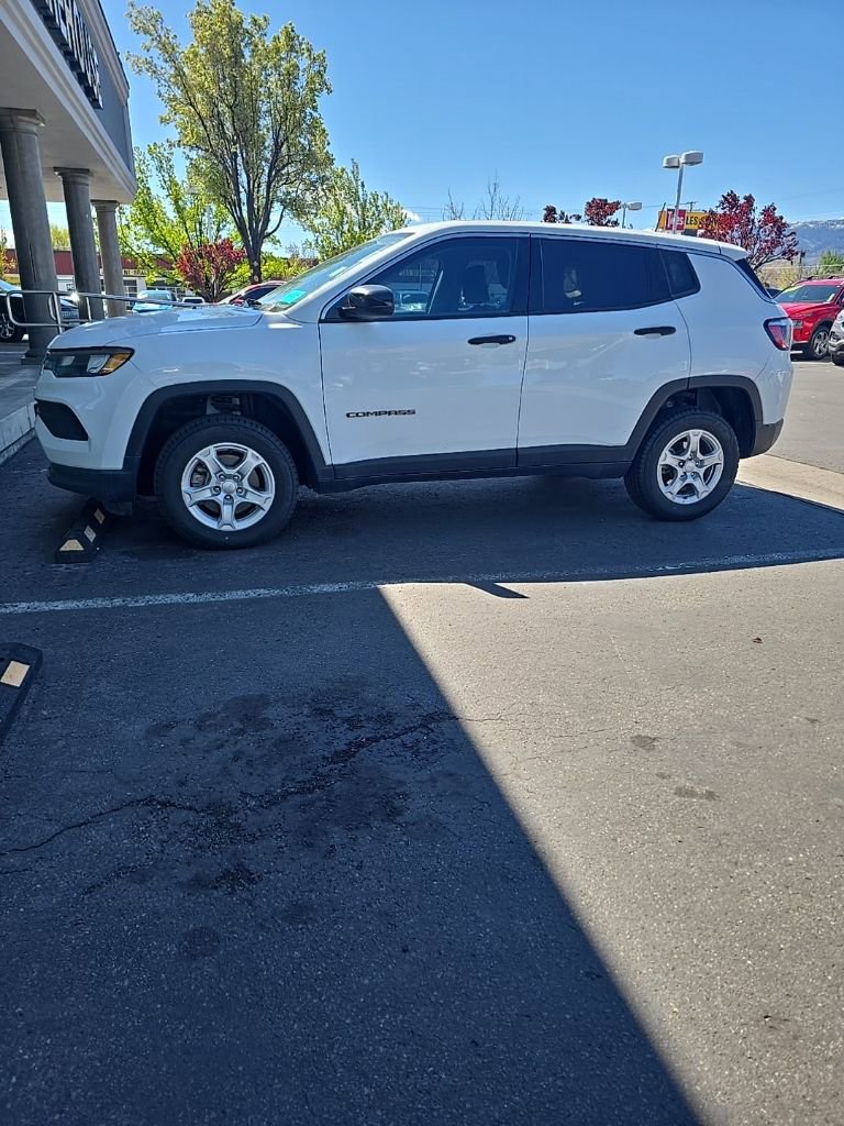 Used 2022 Jeep Compass Sport image 3