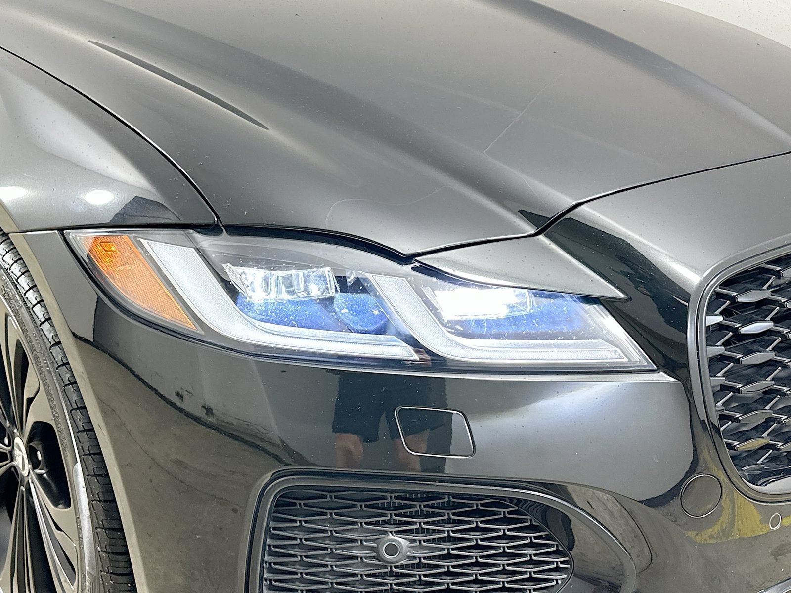 Used 2024 Jaguar XF R-Dynamic SE AWD/4WD image 10