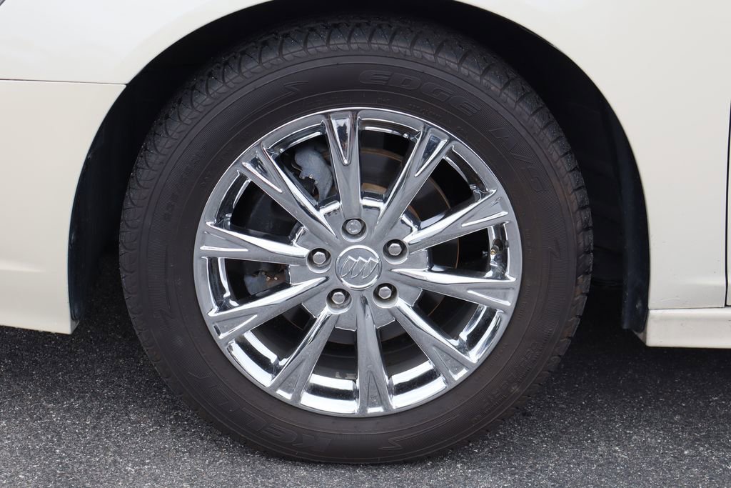 Used 2011 Buick Lucerne CXL image 26