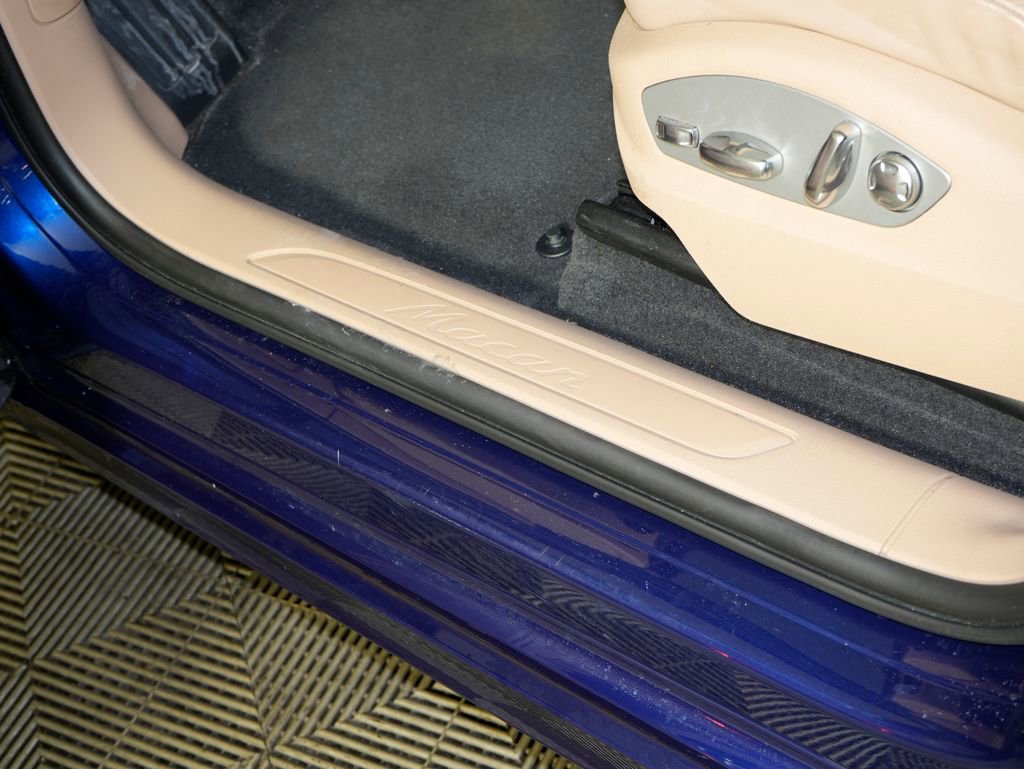 Certified 2024 Porsche Macan image 20