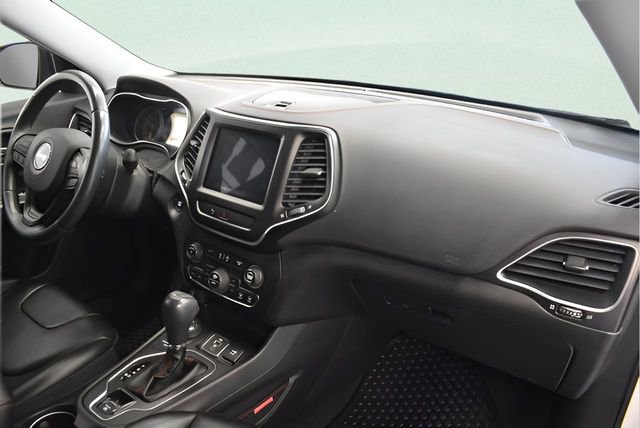 Used 2019 Jeep Cherokee Trailhawk AWD/4WD image 18