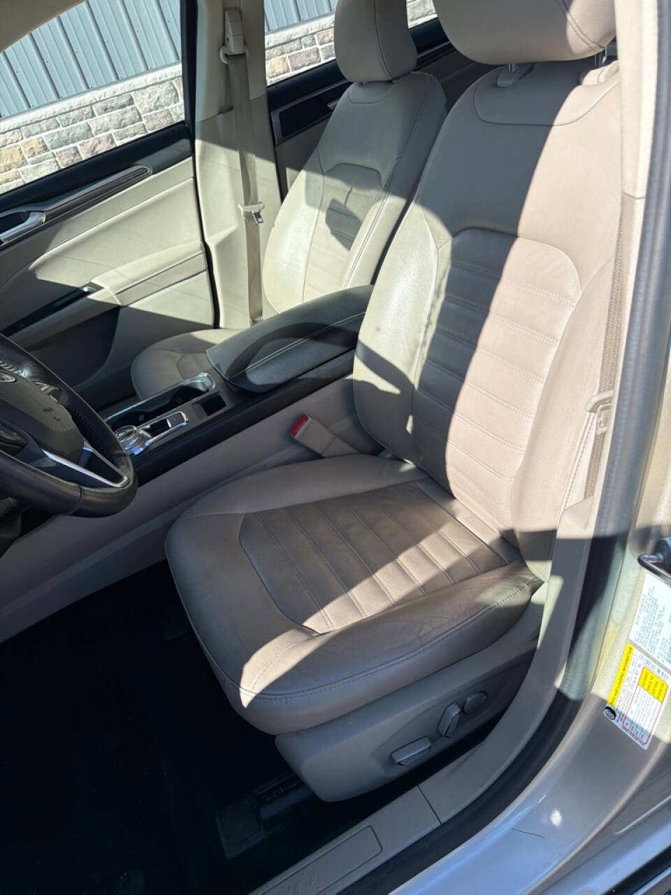 Used 2017 Ford Fusion SE image 7