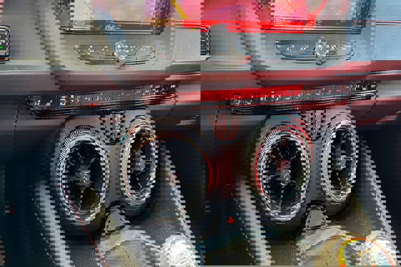 Used 2017 Chevrolet Camaro SS RWD image 33