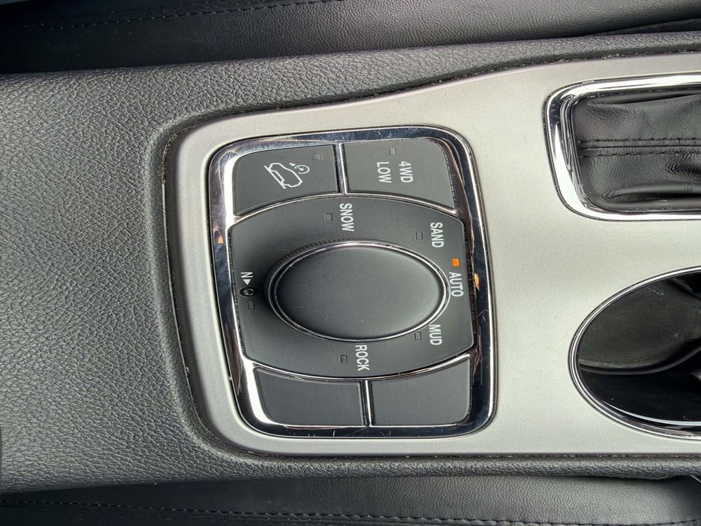 Used 2022 Jeep Grand Cherokee Laredo X AWD/4WD image 32