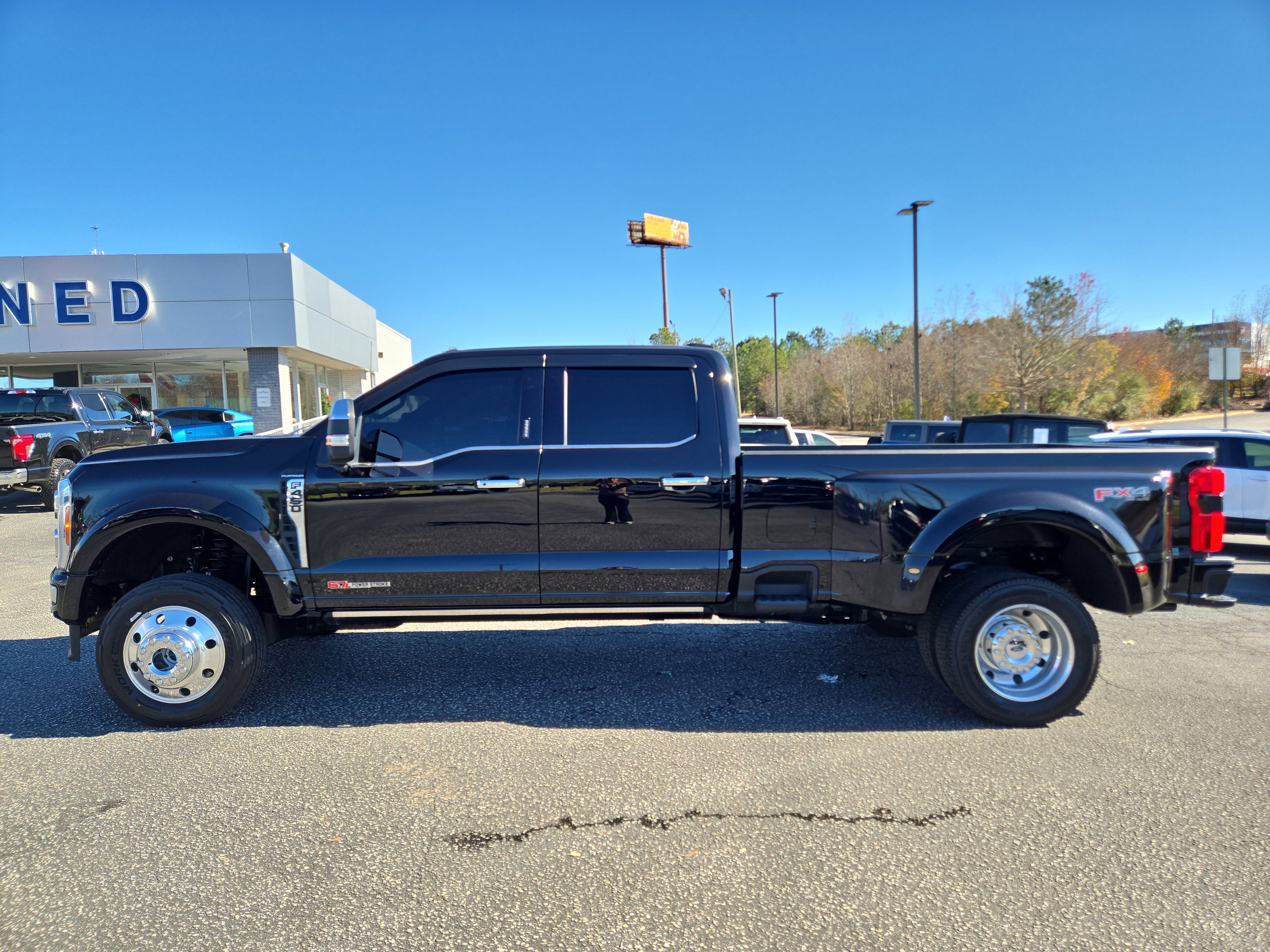 Used 2023 Ford F450 Platinum w/ FX4 Off-Road Package image 10