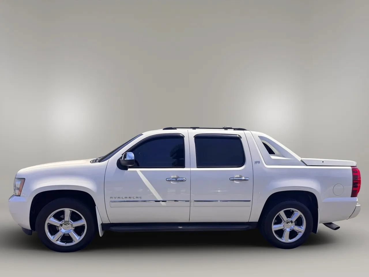 Used 2012 Chevrolet Avalanche LTZ AWD/4WD image 2