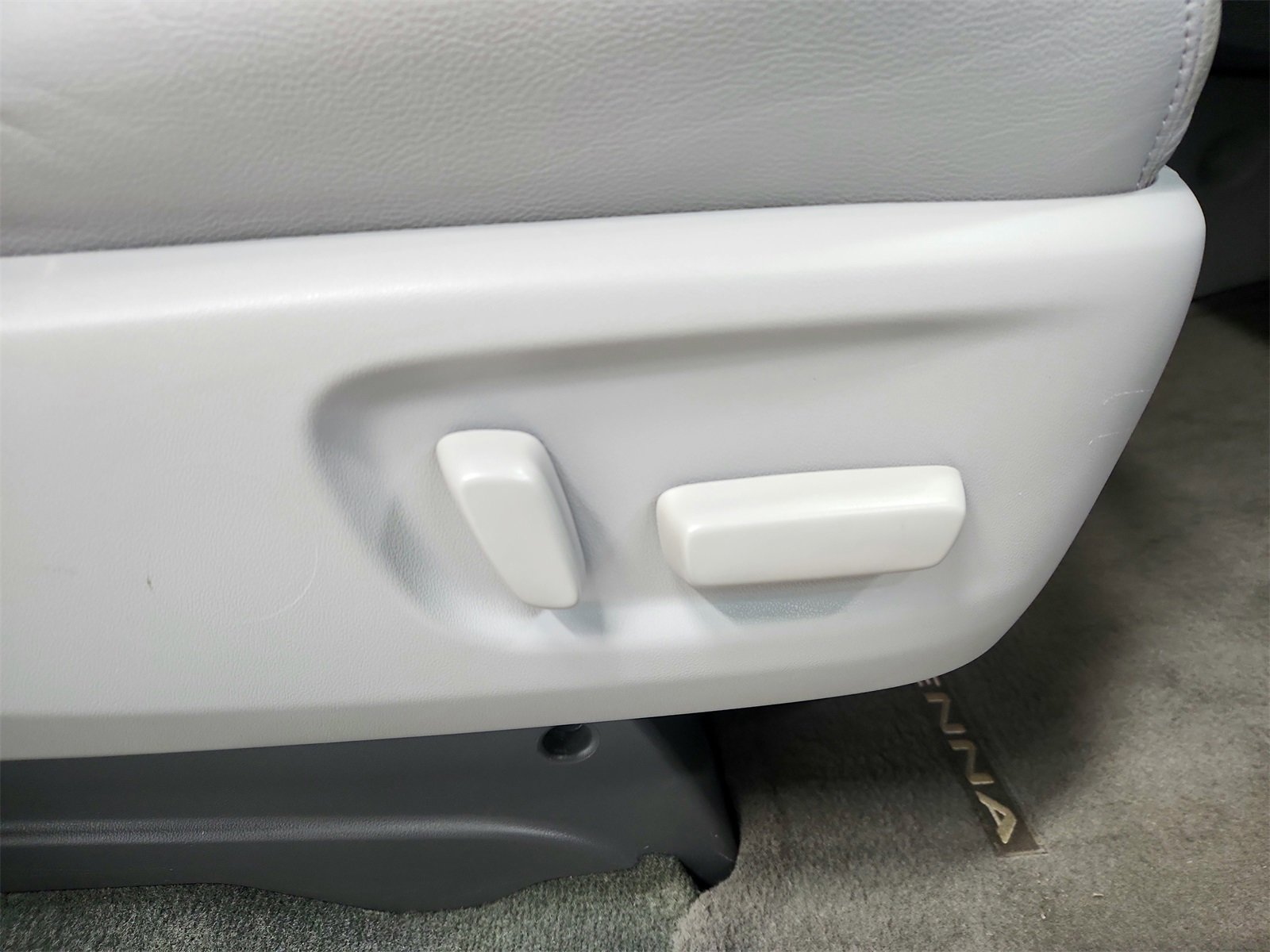 Used 2015 Toyota Sienna XLE Premium image 37