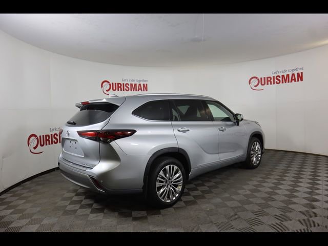 Used 2025 Toyota Highlander Platinum image 10