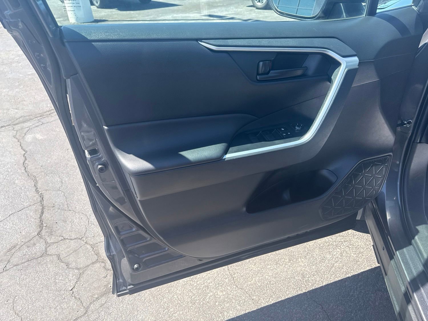 Used 2023 Toyota RAV4 LE AWD/4WD image 21