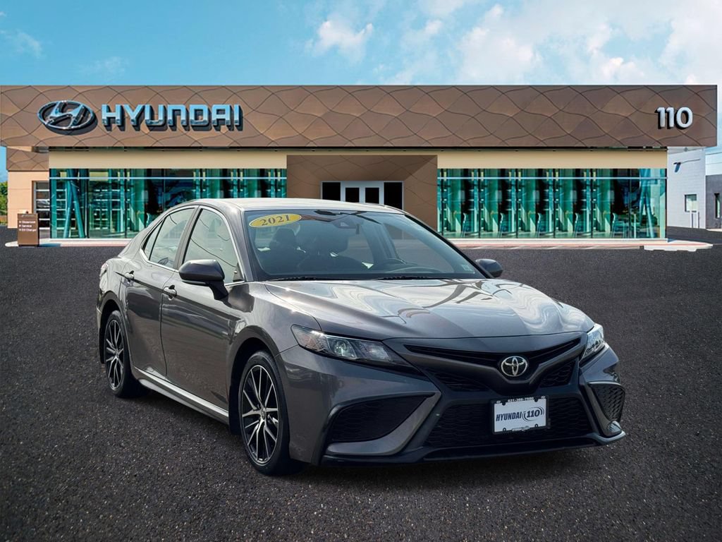 Used 2021 Toyota Camry SE w/ Cold Weather Package