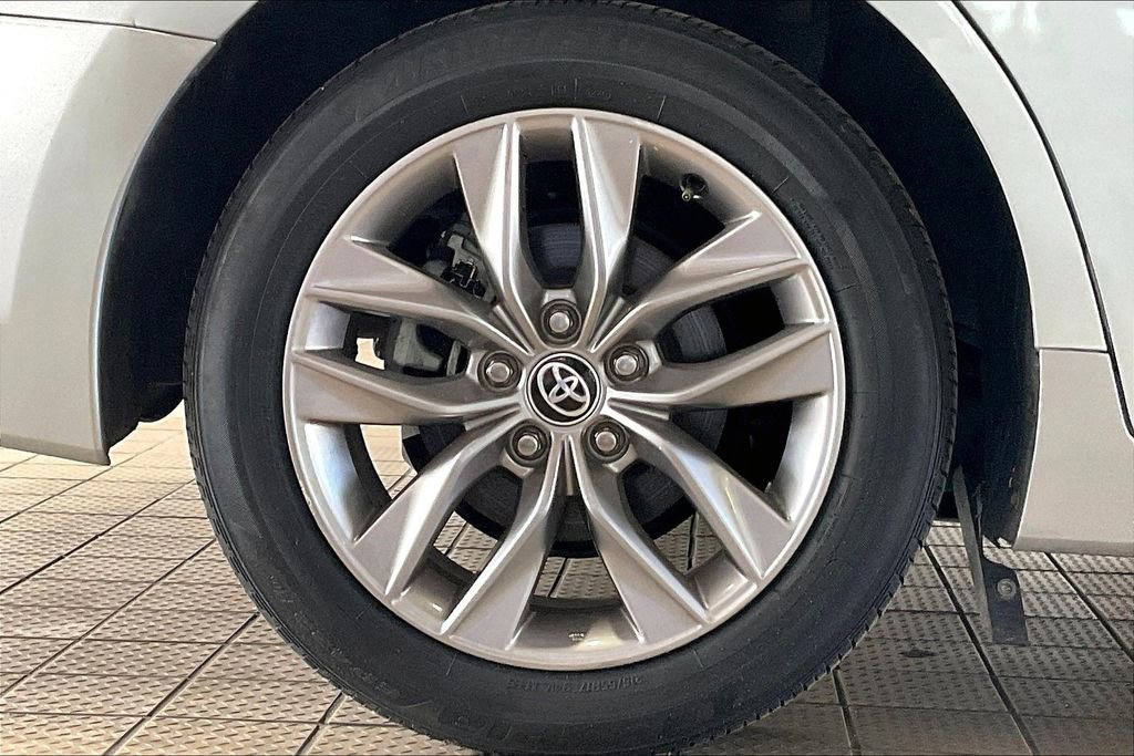 Used 2021 Toyota Avalon XLE FWD image 34
