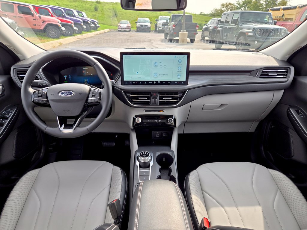 Used 2025 Ford Escape SE w/ PHEV Premium Package FWD image 18