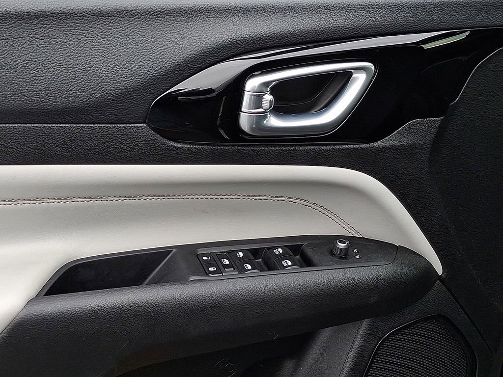 Used 2023 Jeep Compass Limited w/ Sun and Sound Group image 12